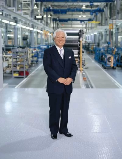 Mr_Yoshiharu_Komori_President_CEO_Komori_Corporation_Tsukuba_Plant_1-400×519 Yoshiharu Komori, zástupce ředitele, Předseda představenstva a generální ředitel